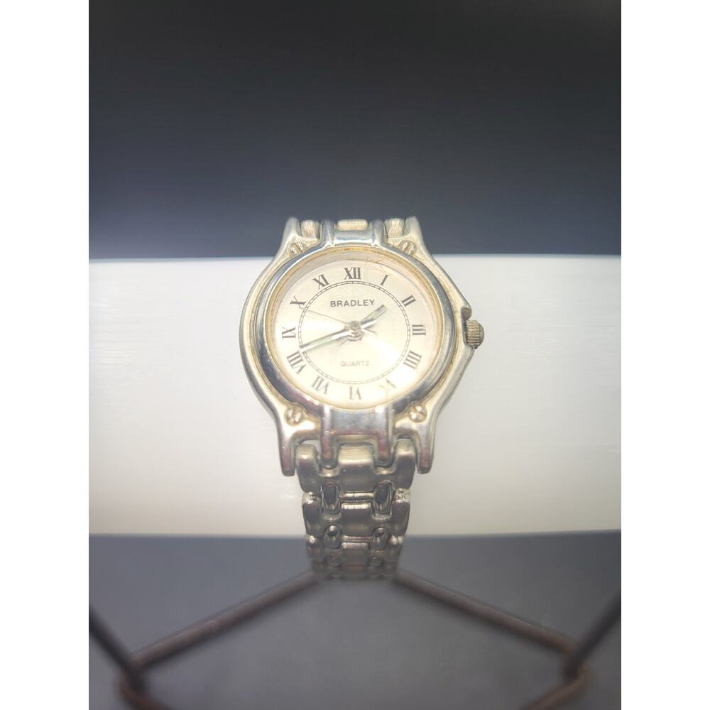 Vintage Bradley Ladies quartz writstwatch (WORKS) Silver -tone bracelet